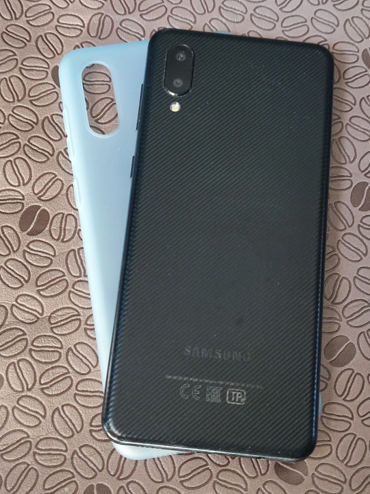 Samsung galaxy A02.
Красный.. 32 гб.