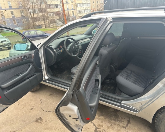 Audi A6 Quattro 
2001 год