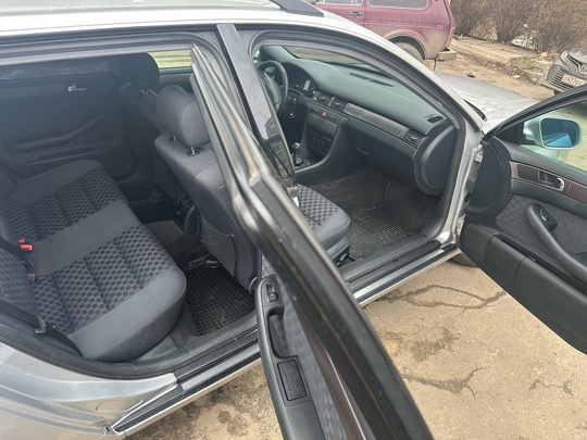 Audi A6 Quattro 
2001 год (1)