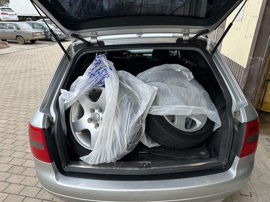 Audi A6 Quattro 
2001 год (2)