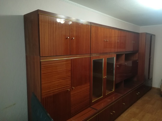 Отдам за символическую плату стенка