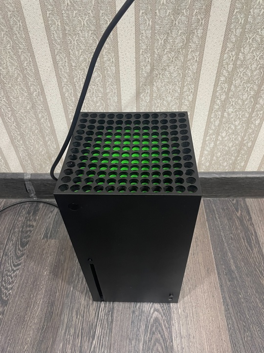 Продаю свою игровую приставку Xbox (1)