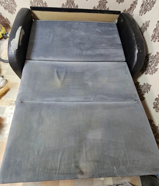 Продам диван бу под перетяжку.
Цена (1)
