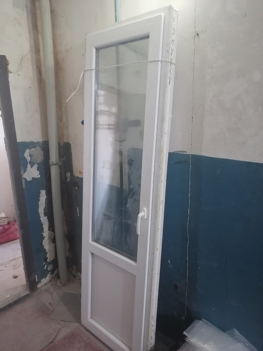 Продам балконную дверь, аккуратно ремонтировали, (1)