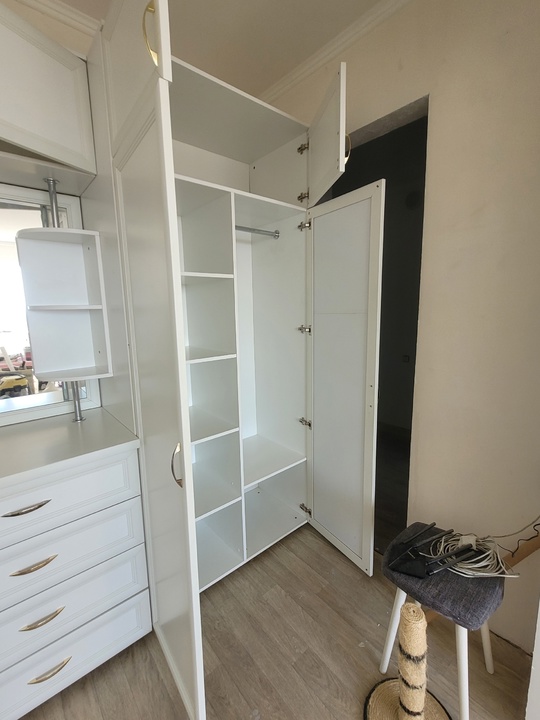 Продам белую мебель в отличном (4)