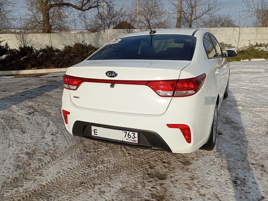 Продам Kia Rio X-Line седан (1)