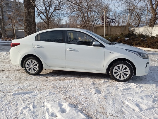 Продам Kia Rio X-Line седан (2)