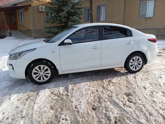 Продам Kia Rio X-Line седан (3)