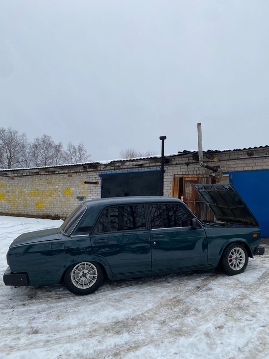 Продам ваз 2107 карб,на учете.
Много (5)