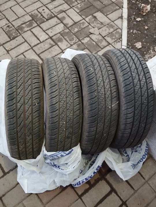 Продам летние шины почти новые.