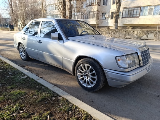 Продам w124 1993  бензин. Цена (1)