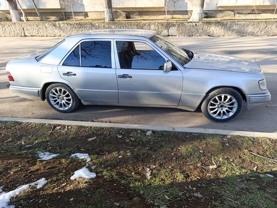 Продам w124 1993  бензин. Цена (4)