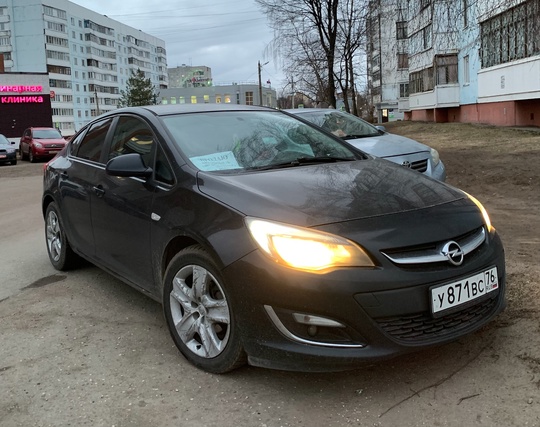 Opel Astra J Рестайлинг 2013г. (1)