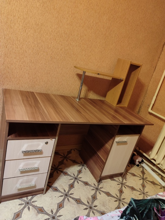 Продам стол бу 1000 
Симферополь