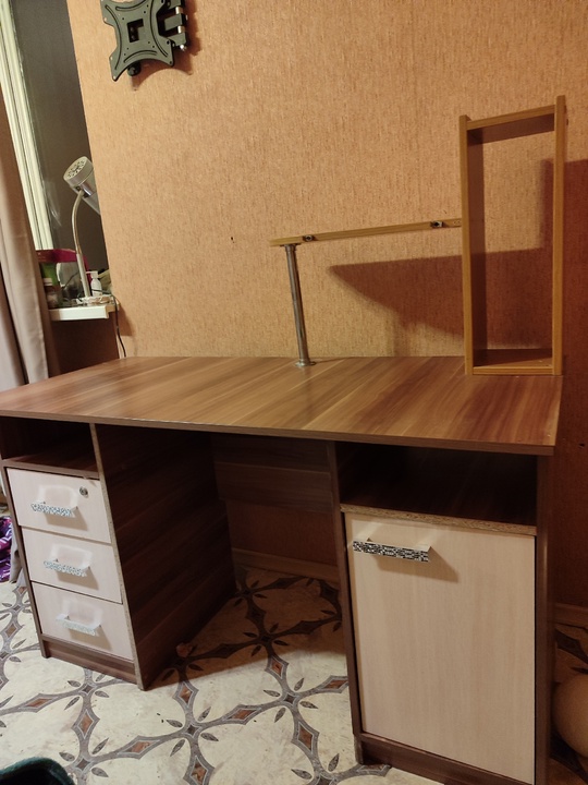 Продам стол бу 1000 
Симферополь (2)