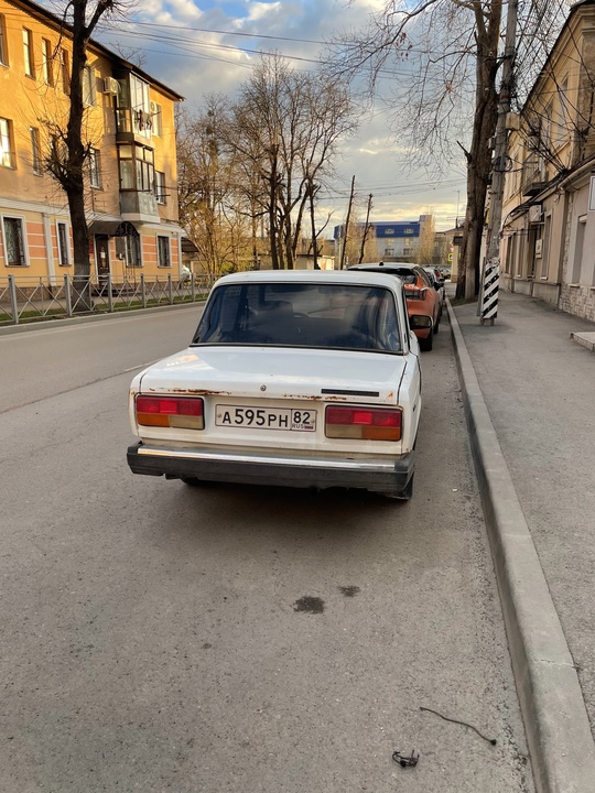 Продам 2107
2003 года 1.6 кпп (3)