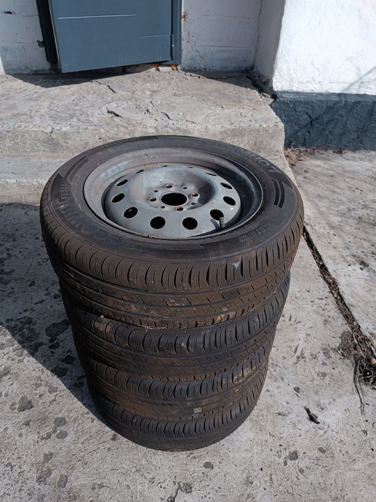 Продам летнюю резину 175/65 r14