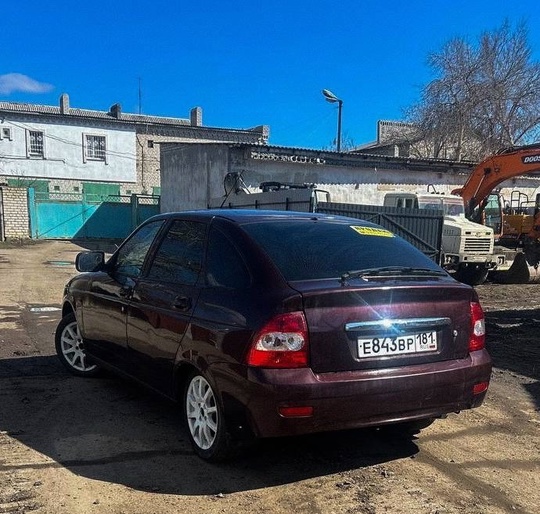 Продам приору 
Год выпуска 2012 (5)