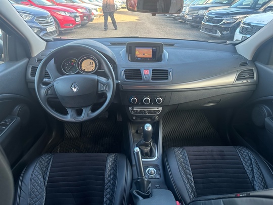 Renault Megan универсал
2011 год 
1.5 (4)