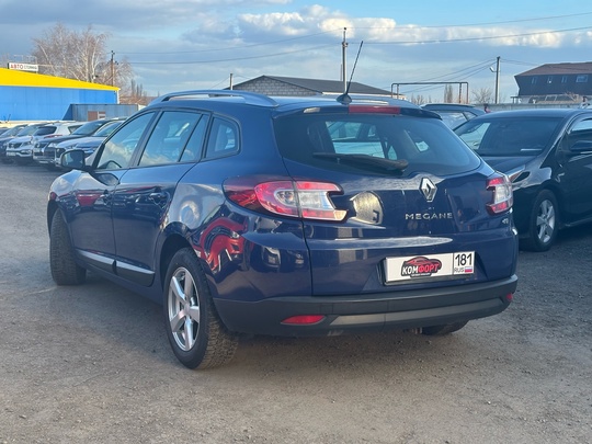 Renault Megan универсал
2011 год 
1.5 (5)