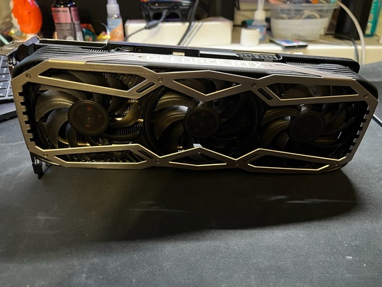 Продаю видеокарту GeForce RTX Gainward