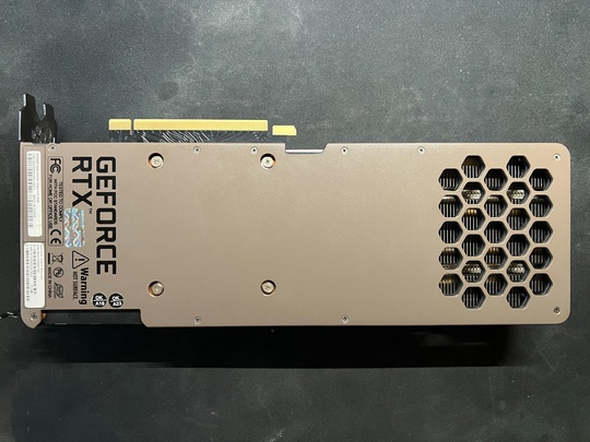 Продаю видеокарту GeForce RTX Gainward (3)