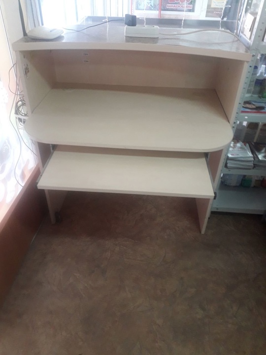 Продам мебель торговую в Луганске,