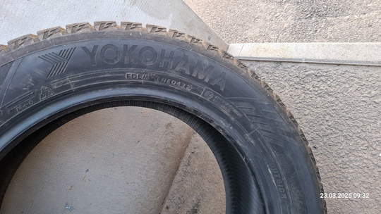 Продам зимние шины Yokohama(оригинал) 215/55 (2)
