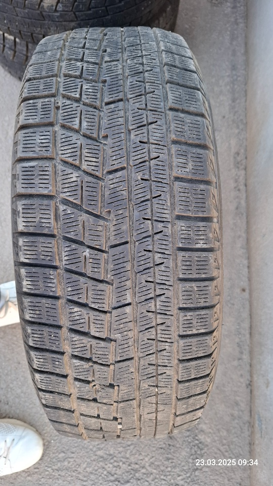 Продам зимние шины Yokohama(оригинал) 215/55 (5)