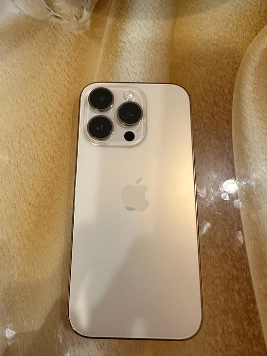 Продам IPhone 14 pro Gold (1)