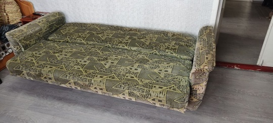 Продам диван.
Размеры: 2.20 высота 80.
 (1)