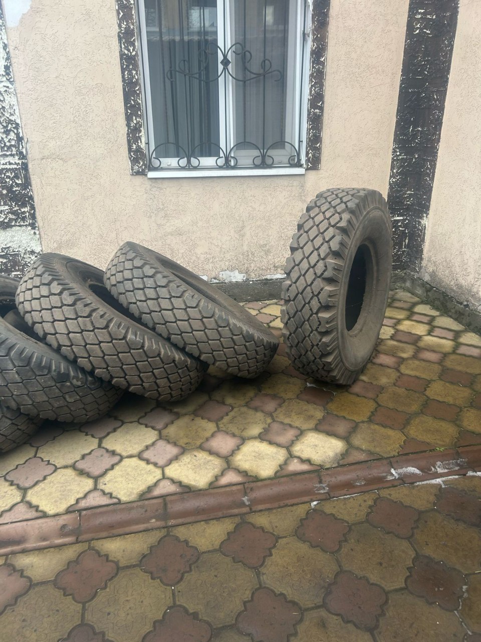 Продам Резину.
Г. Брянка 
Номер для