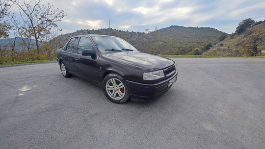Opel Vectra A 2.0 в (1)