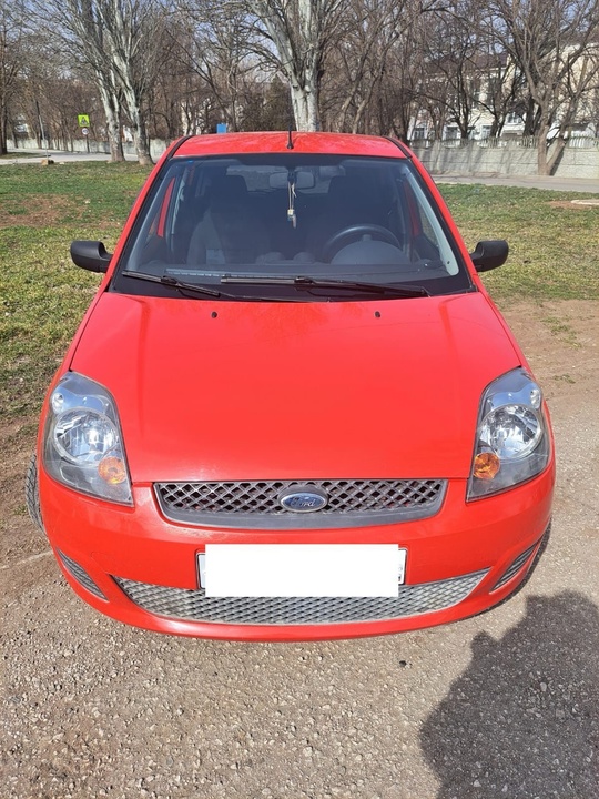 Продам Ford Fiesta 1.4 мт (1)