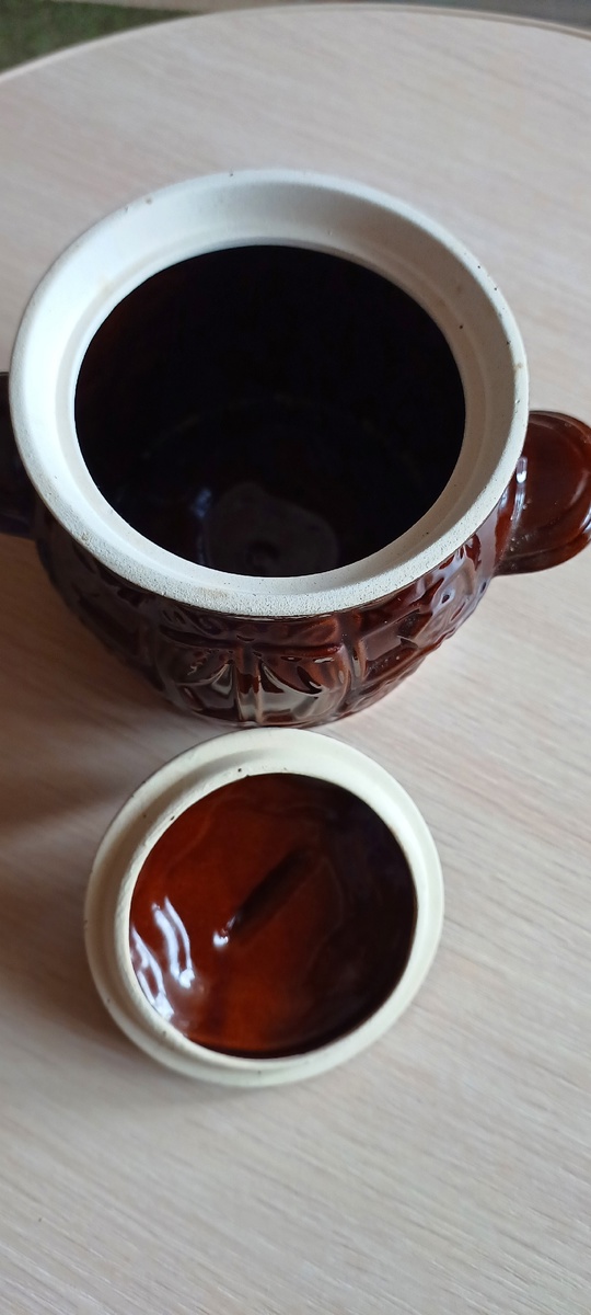 1)Продам новые горшочки с крышками (4)