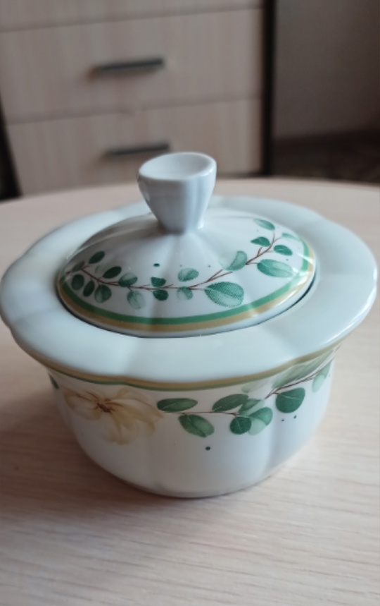 1)Продам новые горшочки с крышками (6)