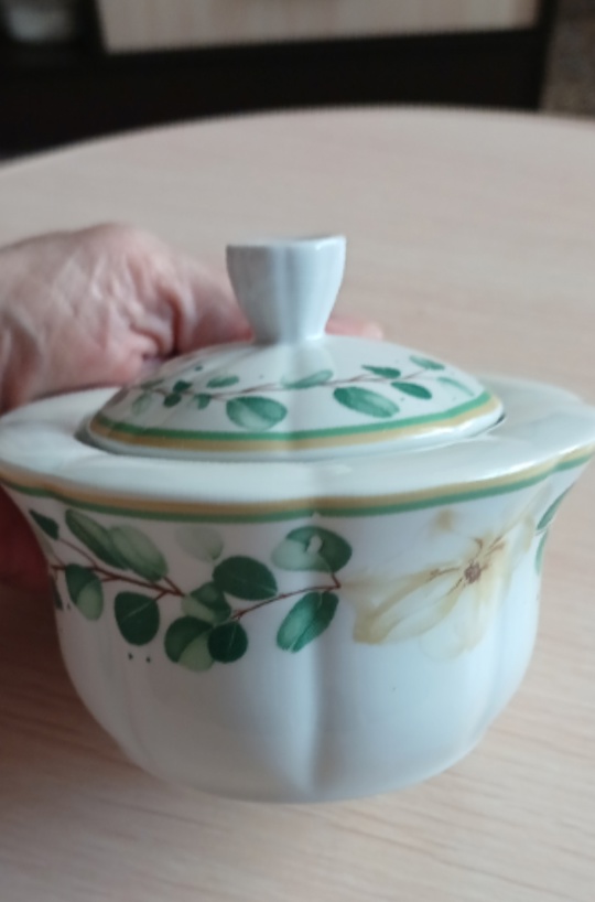 1)Продам новые горшочки с крышками (8)