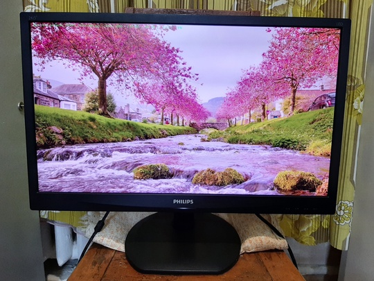 Продам отличный 24" (61см) ЖК-монитор (1)