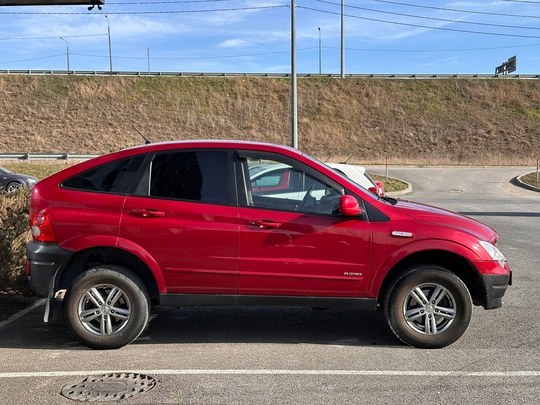 Предлагаю вашему вниманию замечательный
SsangYong Kyron (2)