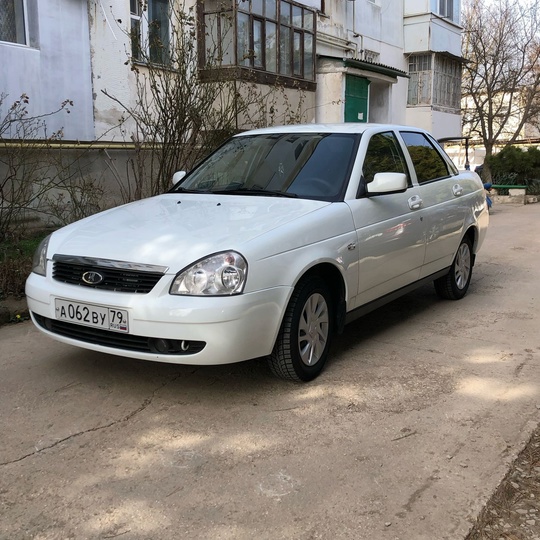 Продам 
Лада Приора полный люкс
Год (2)