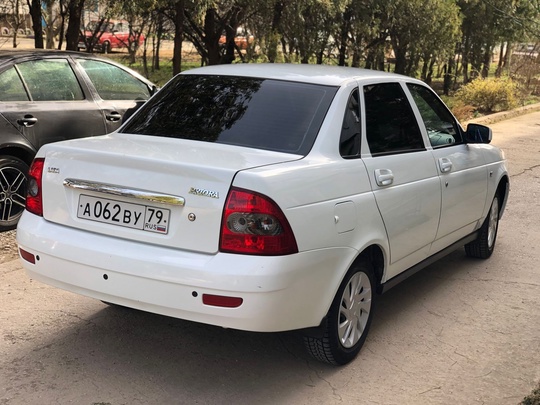 Продам 
Лада Приора полный люкс
Год (3)