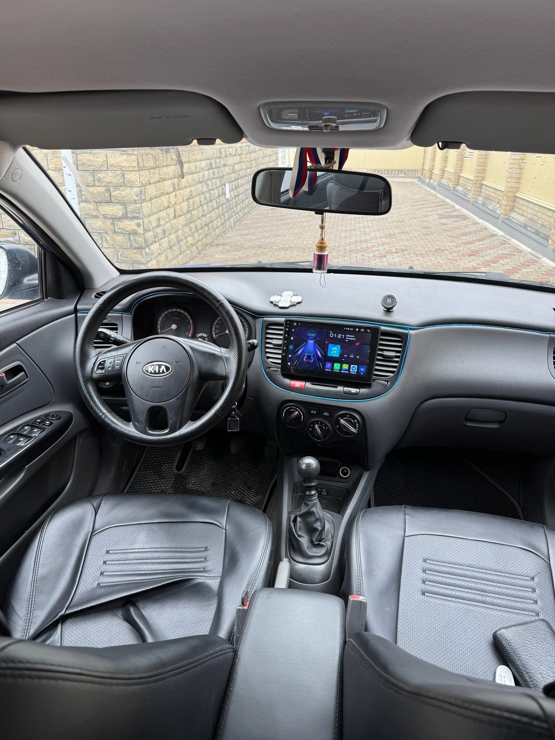 Kia RIO 
Оформим АВТОКРЕДИТ! 
Характеристики (4)