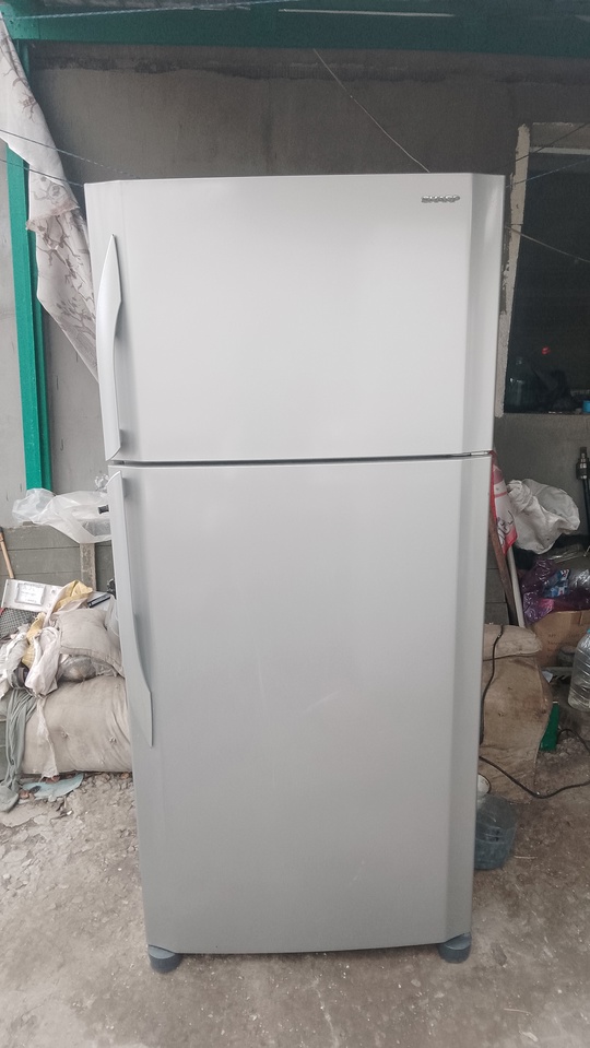 продам холодильник,SHARP,сухой заморозки в хорошем