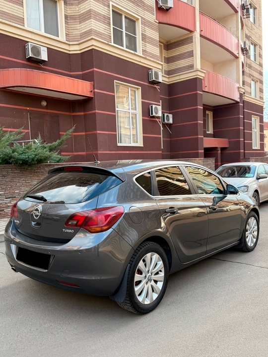 Продам Opel Astra J Комплектация (2)