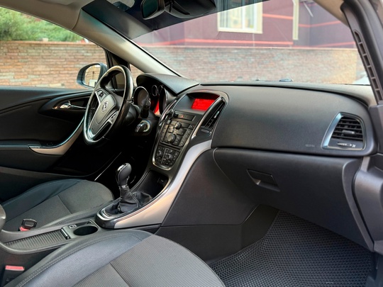 Продам Opel Astra J Комплектация (4)