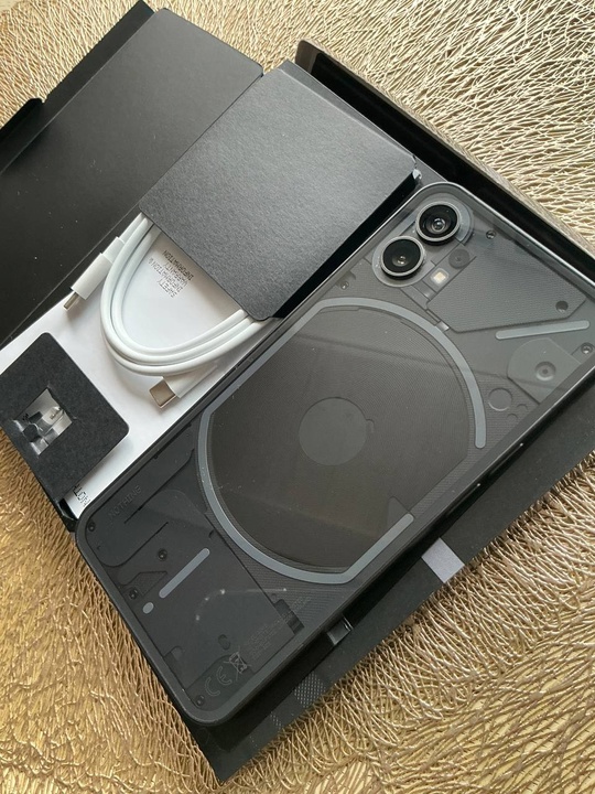 Продам 
телефон Nothing phone 1.
Состояние (2)