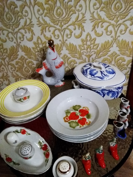 Донецк Калининский район продам тарелки