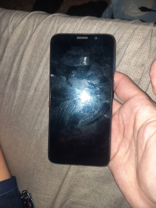 Продам honor 9s
Состояние нормальное
Единственное нету (1)