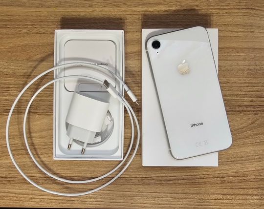 ПОЧТИ НОВЫЙ IPhone XR 64gb (1)