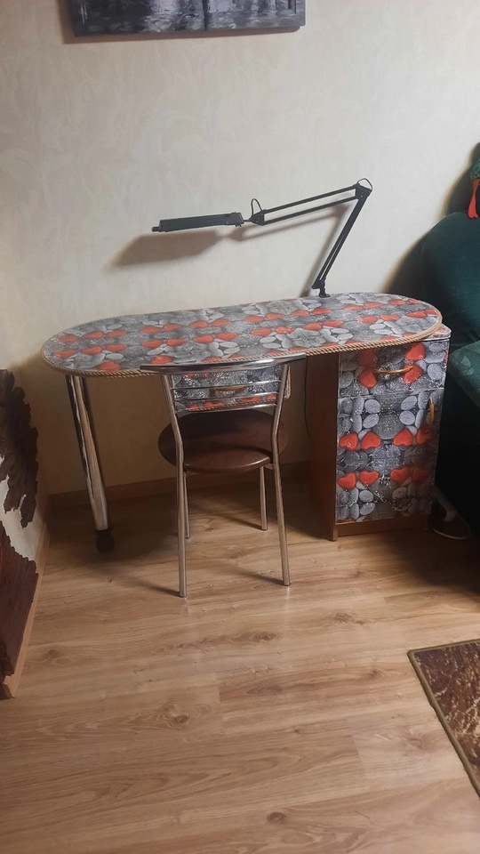 Продам стол б/у в отличном (2)